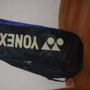 теннисную сумку Yonex фиолетово-черного цвета